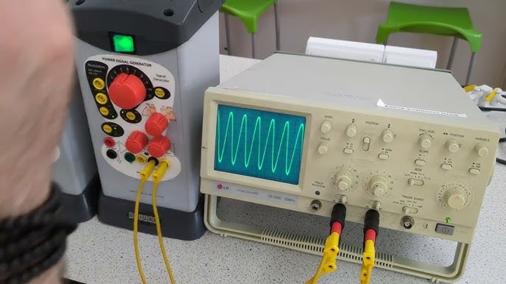 What Does a Cathode Ray Oscilloscope Do